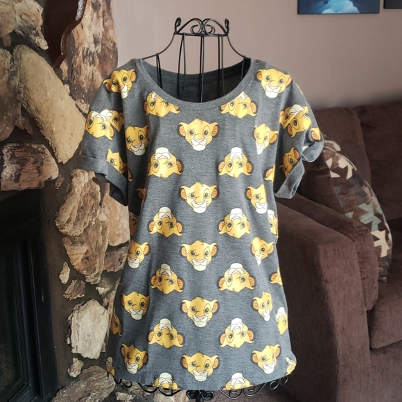 Disney Tops - Disney Lion King simba adorable t-shirt XL